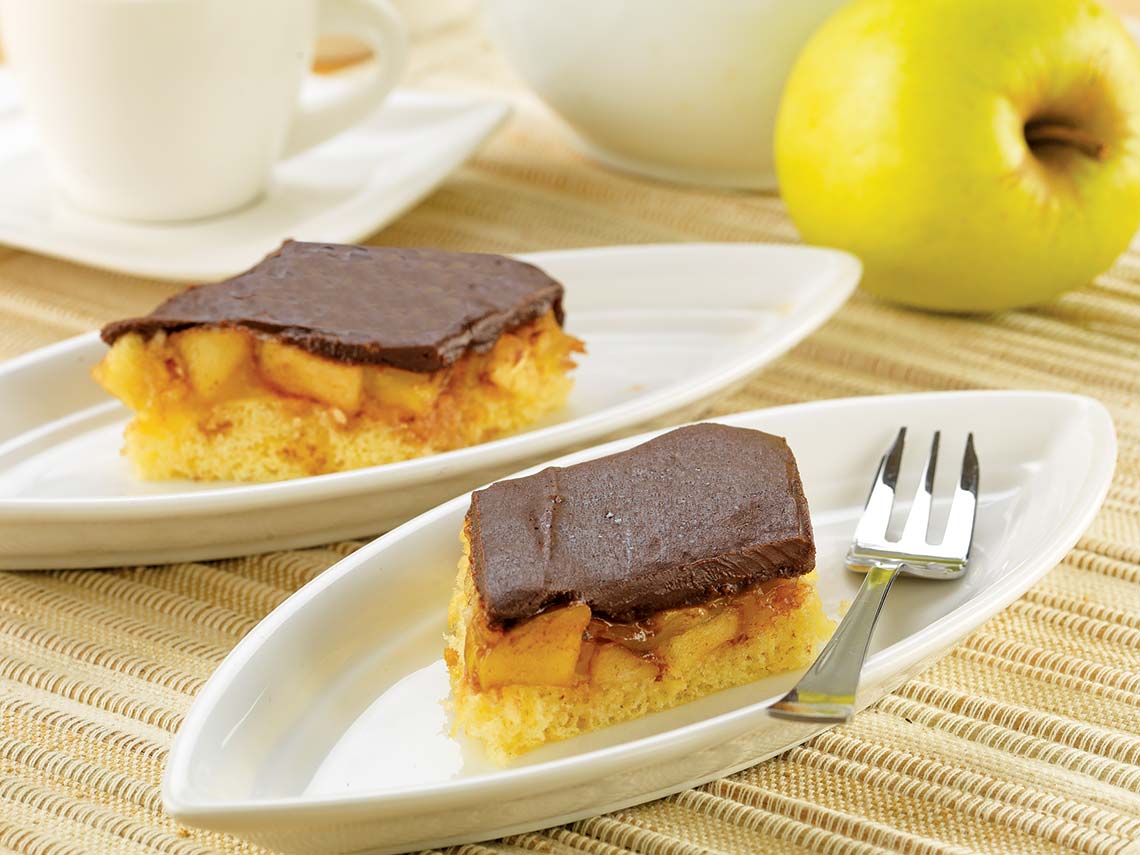 Sponge cake with chocolate glazing and apple custard Sponge cake with chocolate glazing and apple custard