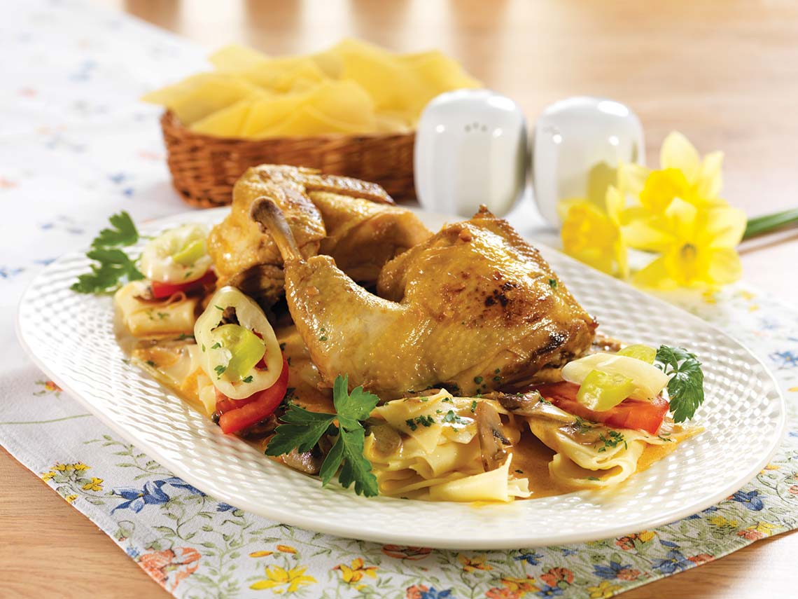 Göntér chicken with “csusza” pasta Göntér chicken with “csusza” pasta