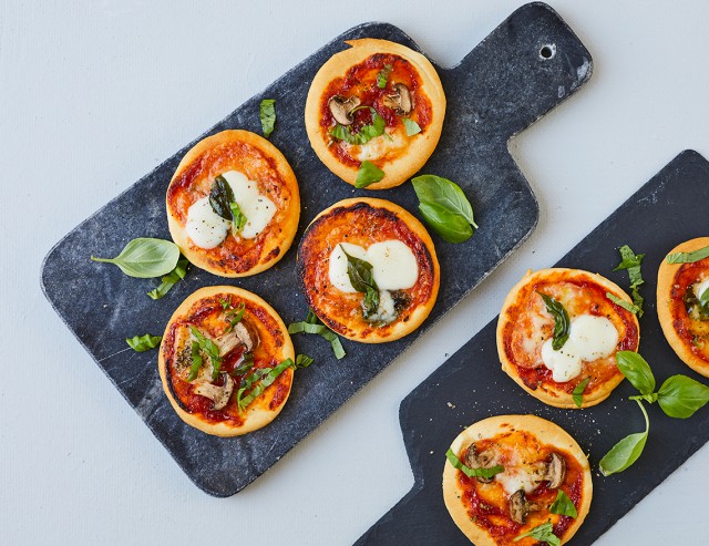 Gombás/Caprese minipizza partyfalatok 
