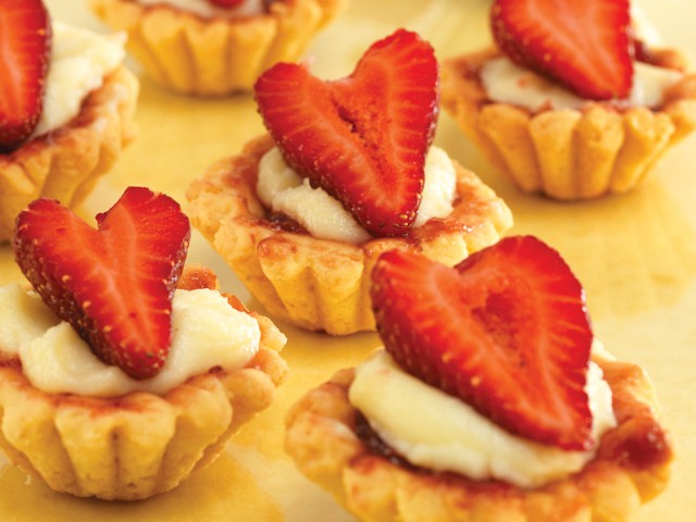 Strawberry-mascarpone baskets