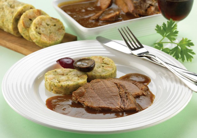 “Rusty” haunch of venison (with red wine), with “linen” (bread) dumplings
