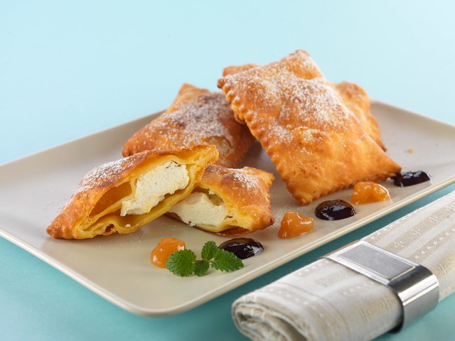 Crullers type doughnut “csöröge” with curd cheese and jam